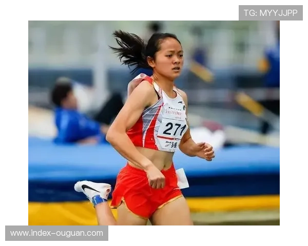 女子800米吴洪娇领跑,帕孜丽亚李春辉紧随